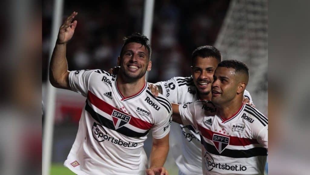 No primeiro jogo da final, São Paulo vence o Palmeiras por 3 a 1