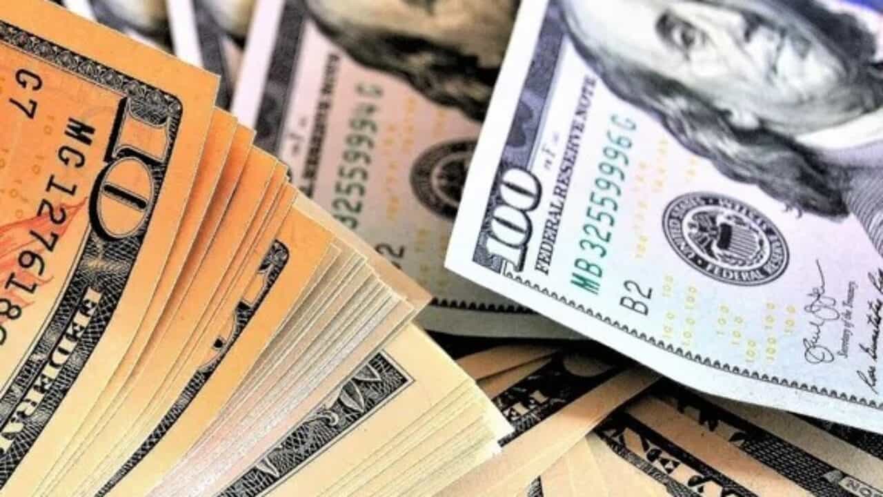 Dólar cai após salto com dados de emprego nos EUA; bolsa fecha dia em queda