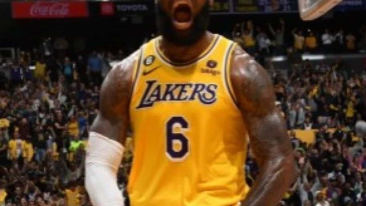 Anthony Davis assina uma extensão máxima antecipada com o Los Angeles Lakers