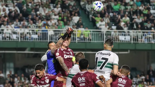 Coritiba perde para o Fluminense e é o segundo rebaixado no