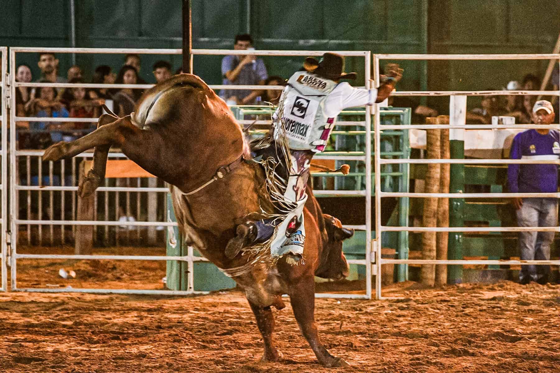 Dez peões se classificam para a última noite de Rodeio na Expoacre