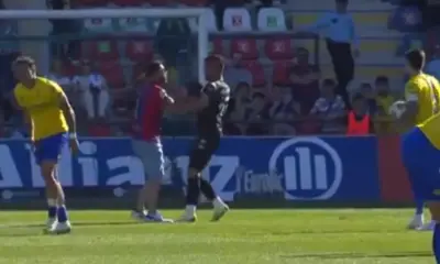 goleiro brasileiro e agredido em jogo do campeonato portugues