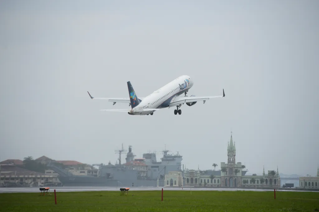 aviao azul santos dumont rio de janeiro