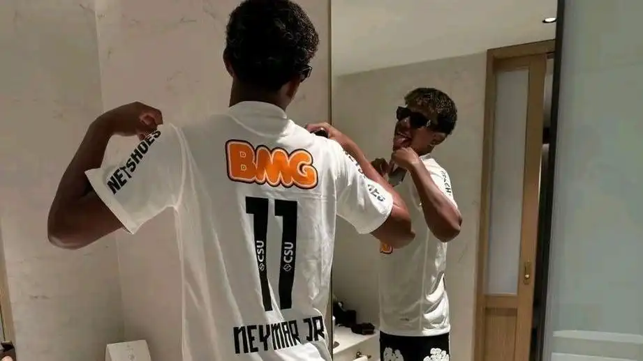 lamine yamal jogador do barcelona veste camisa de neymar e1721592049604