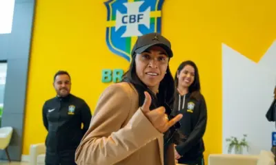marta se junta a selecao brasileira de futebol