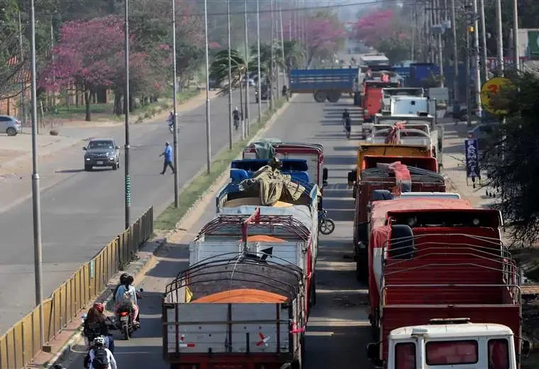 filas por combustivel na bolivia el deber