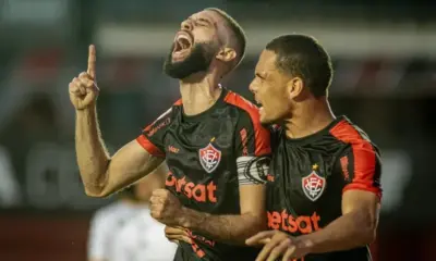 wagner leonardo comemora gol do vitoria sobre o cuiaba (1)