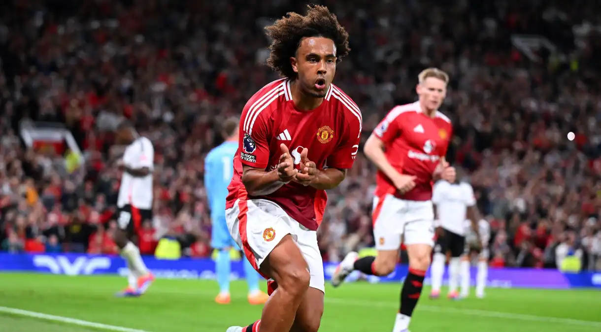 zirkzee gol manchester united fulham e1723842098499